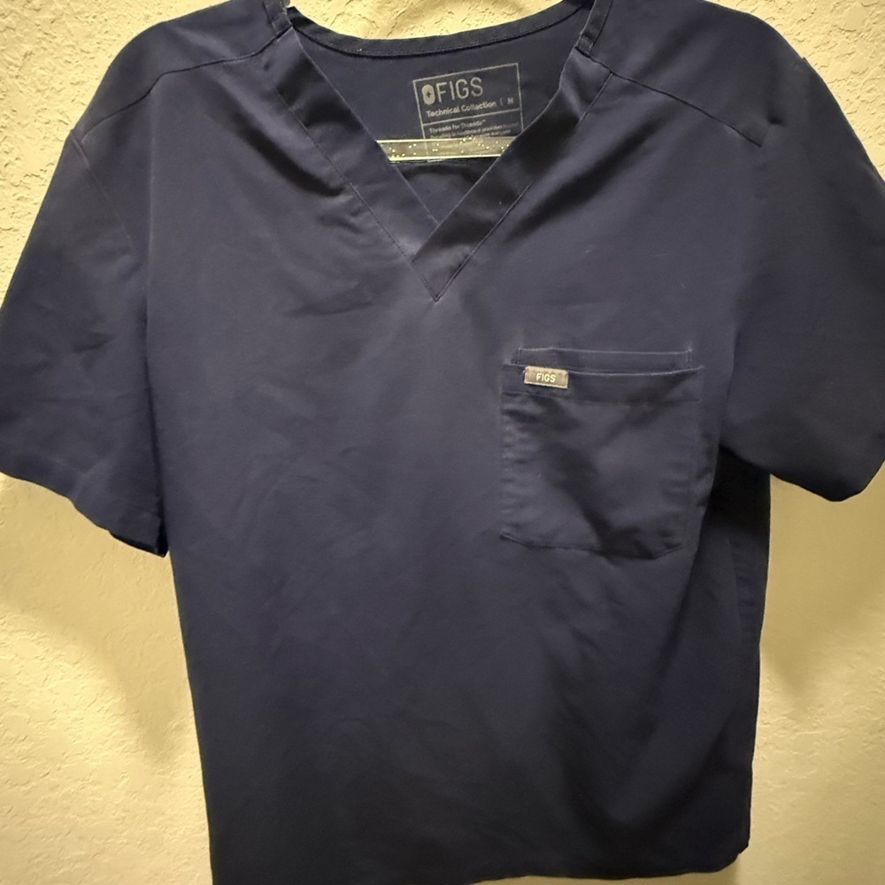 Figs Navy Short Sleeve Scrub top size M